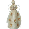 Anděl se zlatými mašličkami na sukni 30 cm