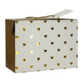 Dárková papírová taška krabice 18 x 12 x 9 cm uzavíratelná, se zlatými srdíčky