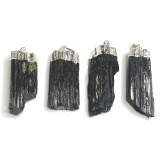 Turmalín Skoryl v kovu přívěsek přírodní kámen cca 3,5 - 5 cm 1 kus, strážce dobré nálady