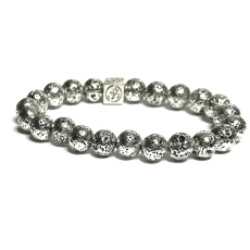 Láva stříbrná barva tmavá pokovovaná s královskou mantrou Óm, náramek elastický přírodní kámen, kulička 8 mm / 16 - 17 cm, zrozen ze čtyř živlů