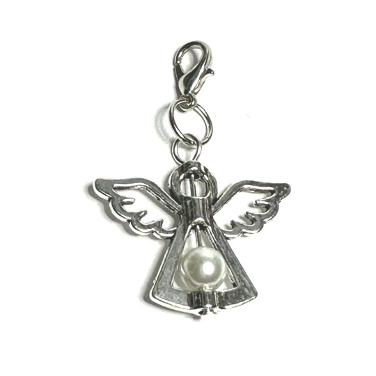 Anioł stróż z białą perłą 29 x 37 mm 1 sztuka