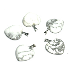Magnezit / Howlit bílý Srdce přívěsek přírodní kámen 20 mm, očistný kámen
