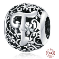 Charm Sterlingové stříbro 925 Kouzelná abeceda písmeno T s květinami, korálek na náramek Charm Sterlingové stříbro 925 Kouzelná abeceda písmeno T s květinami, korálek na náramek