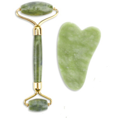 Serpentin Gua Sha 4,3 x 7,1 cm + váleček masážní 14 x 5,5 cm redukuje vrásky, otoky, zlepšuje pružnost pokožky, sada bez obalu