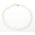 Perłowy naszyjnik naturalny kamień siekany 40 - 45 cm, symbol kobiecości