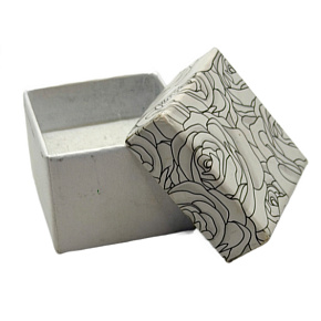 Krabička karton s houbičkou na šperky šedá s potiskem 4 x 4 x 2,5 cm Krabička karton s houbičkou na šperky šedá s potiskem 4 x 4 x 2,5 cm