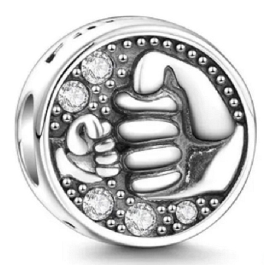 Charm Pěst - pozdrav, korálek na náramek přátelství