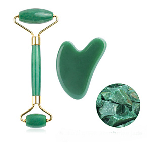 Chalcedon zelený Gua Sha 5 x 8 cm + váleček masážní 14 x 5,5 cm redukuje vrásky, otoky, zlepšuje pružnost pokožky, sada bez obalu