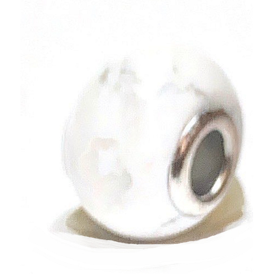 Magnezit / Howlit bílý přívěsek kulatý přírodní kámen 14 mm, otvor 4,2 mm 1 kus, očistný kámen