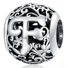 Charm Kouzelná abeceda písmeno F s květinami, korálek na náramek