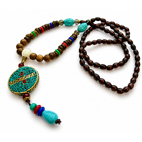 108 Mala náhrdelník z dřevěných korálků s tyrkysem a kruhovým amuletem – ochrana, harmonie a vnitřní klid