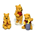Disney Medvídek Pú Mini figurka - Medvídek stojící s hrnkem medu, 1 kus, 5 cm