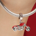 Charm Motorka červená, přívěsek na náramek cestování