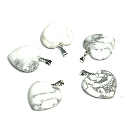 Magnezit / Howlit bílý Srdce přívěsek přírodní kámen 20 mm, očistný kámen