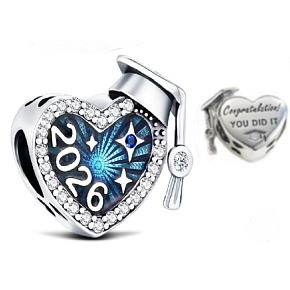Charm Graduation 2026 – srdce plné hrdosti a nových začátků, korálek na náramek gradace Charm Graduation 2026 – srdce plné hrdosti a nových začátků, korálek na náramek gradace
