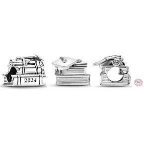 Charm Graduation 2024 - Promoční čepice, kniha, svitek, korálek na náramek, gradace