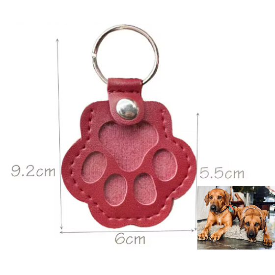 Klíčenka Tlapka – památka na vašeho mazlíčka, kterou máte stále u sebe, koženková, červená