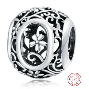 Charm Kouzelná abeceda písmeno O s květinami, korálek na náramek