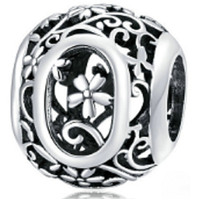 Charm Kouzelná abeceda písmeno O s květinami, korálek na náramek