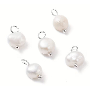 Perla říční bílá – mini přívěsek cca 1–1,2 cm | Symbol krásy, ženskosti, lásky a štěstí Perla říční bílá – mini přívěsek cca 1–1,2 cm | Symbol krásy, ženskosti, lásky a štěstí
