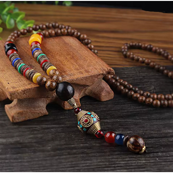 108 Mala náhrdelník z dřevěných korálků s guru amuletem – rovnováha, energie a duchovní vedení