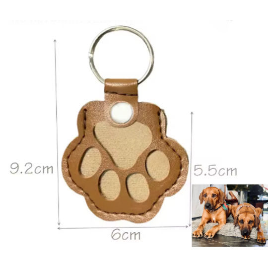 Klíčenka Tlapka – památka na vašeho mazlíčka, kterou máte stále u sebe, koženková, hnědá