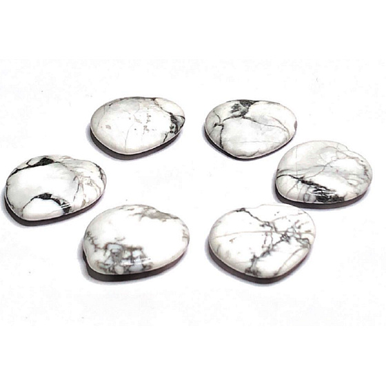 Magnezit / Howlit bílý Hmatka, léčivý drahokam ve tvaru srdce přírodní kámen 3 cm 1 kus, očistný kámen