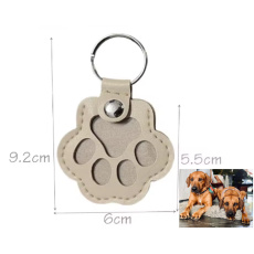 Klíčenka Tlapka – památka na vašeho mazlíčka, kterou máte stále u sebe, koženková, šedá