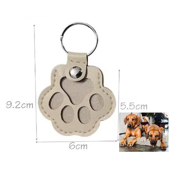 Klíčenka Tlapka – památka na vašeho mazlíčka, kterou máte stále u sebe, koženková, šedá