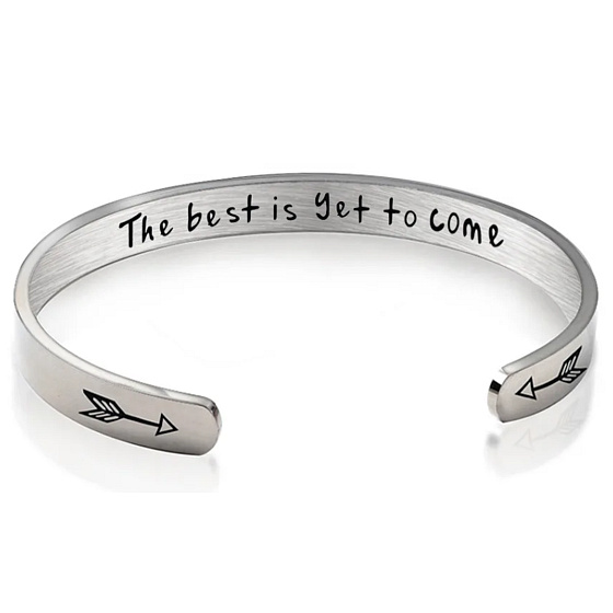 Nerezová ocel náramek stříbrný s gravírováním To nejlepší teprve přijde, otevřená manžeta, 4 mm