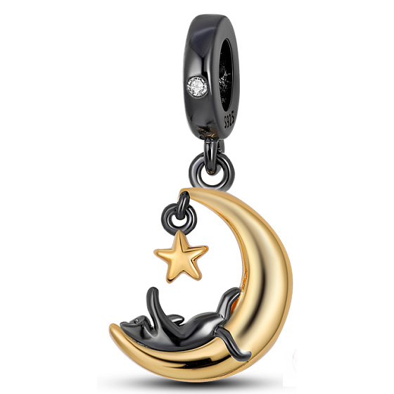 Charm Kočka na měsíci - hravá povaha kočičího společníka, přívěsek na náramek mazlíček
