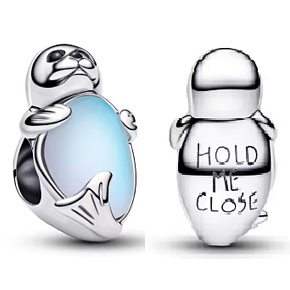 Charm Tuleň s opálovým efektem, symbol něžnosti a ochrany, korálek na náramek zvíře