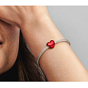 Charm Metalické červené srdce, korálek na náramek láska
