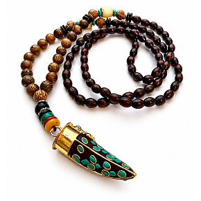 108 Mala náhrdelník z dřevěných korálků s přívěskem rohu – ochrana, síla a odvaha