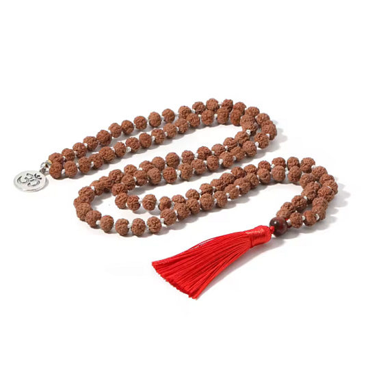 108 Mala Rudraksha meditační náhrdelník, vázaný přírodní korálek 8 mm, ruční výroba, se střapcem 8 cm, obsahuje symbol Óm, tradiční meditační šperk