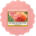 Yankee Candle Sun Drenched Apricot Rose - Vyšisovaná meruňková růže vonný vosk do aromalampy 22 g