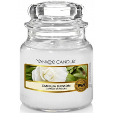 Yankee Candle Camellia Blossom - Kamélie vonná svíčka Classic malá sklo 104 g
