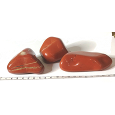 Jaspis červený tromlovaný kámen 160 - 220 g hojnost - prosperita - plodnost 1 kus