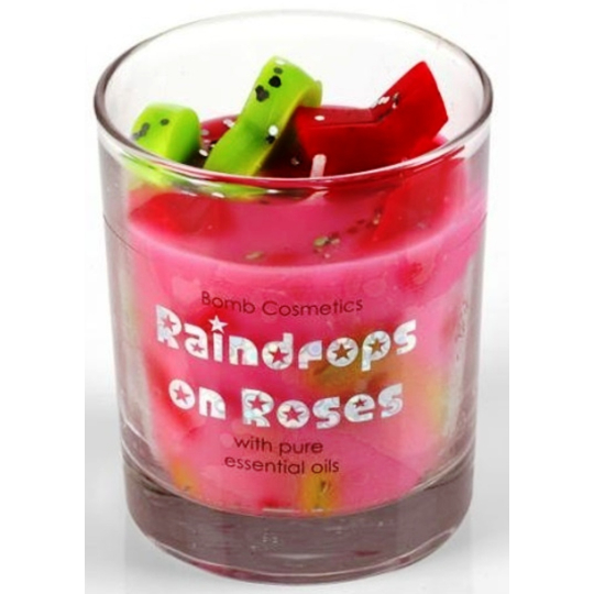 Bomb Cosmetics Kapky deště - Raindrops on Roses Vonná přírodní, ručně vyrobena svíčka ve skle hoří až 35 hodin